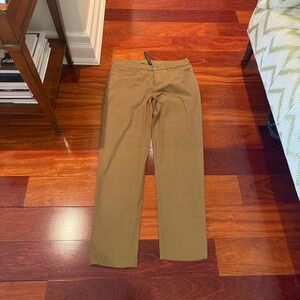 lululemon athletica Men's Khaki Performance Chino Pants